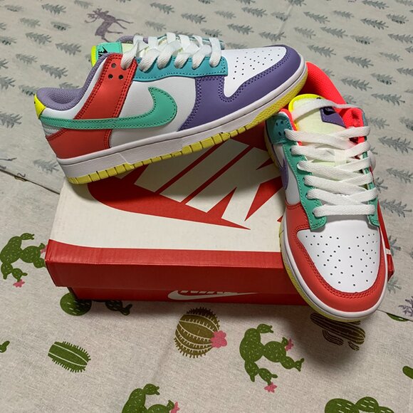 Nike Dunk Low SE Easter Candy sneakers - Picture 5 of 8